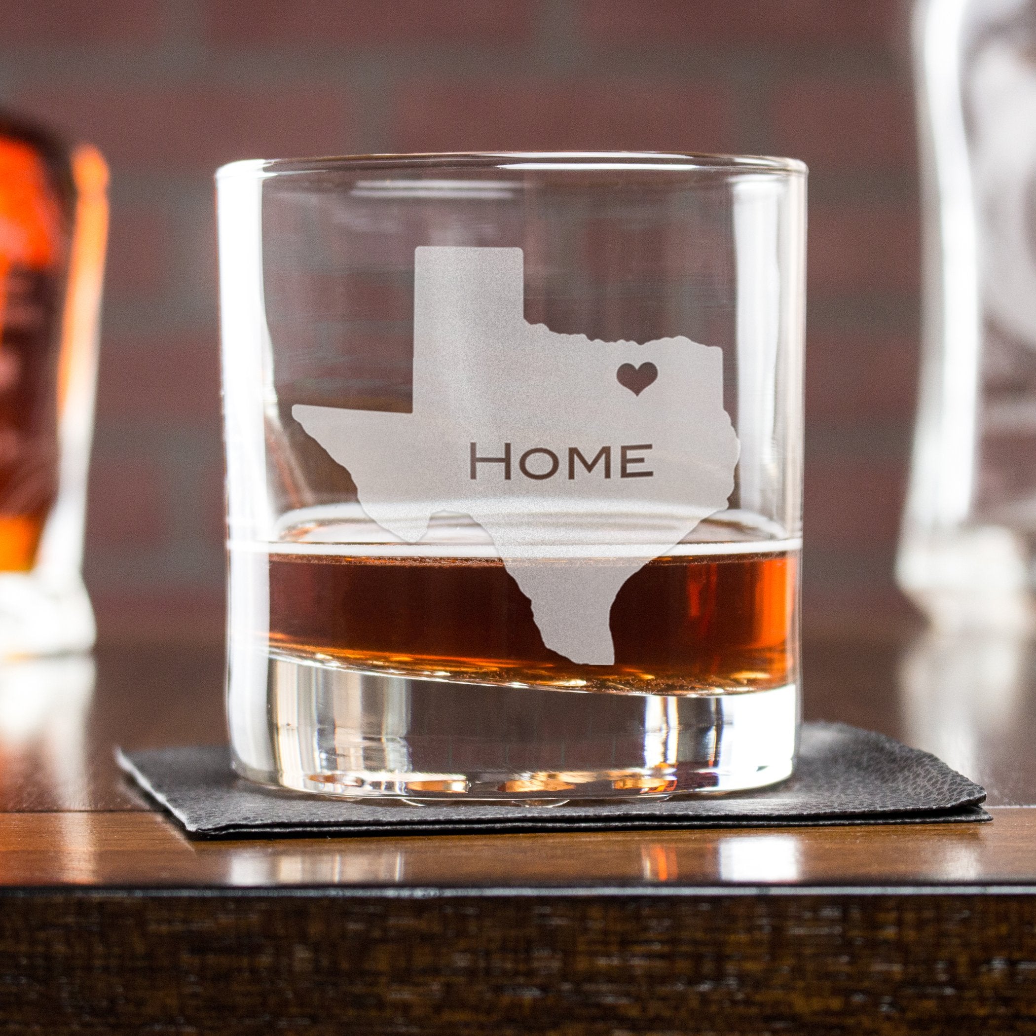 Engraved Whiskey Glasses Hometown – Design: HOME