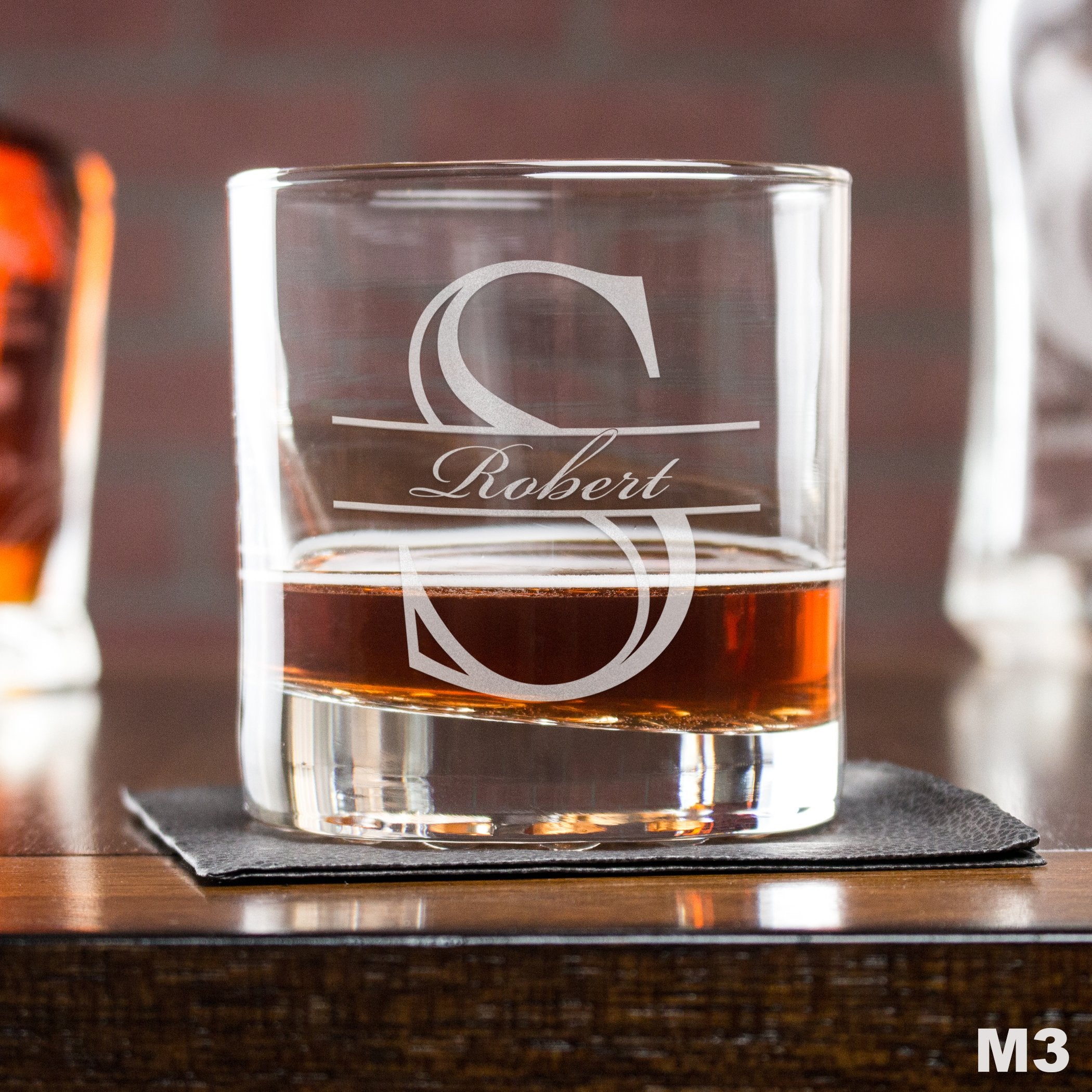 Engraved Whiskey Glasses Monogram – Design: M3