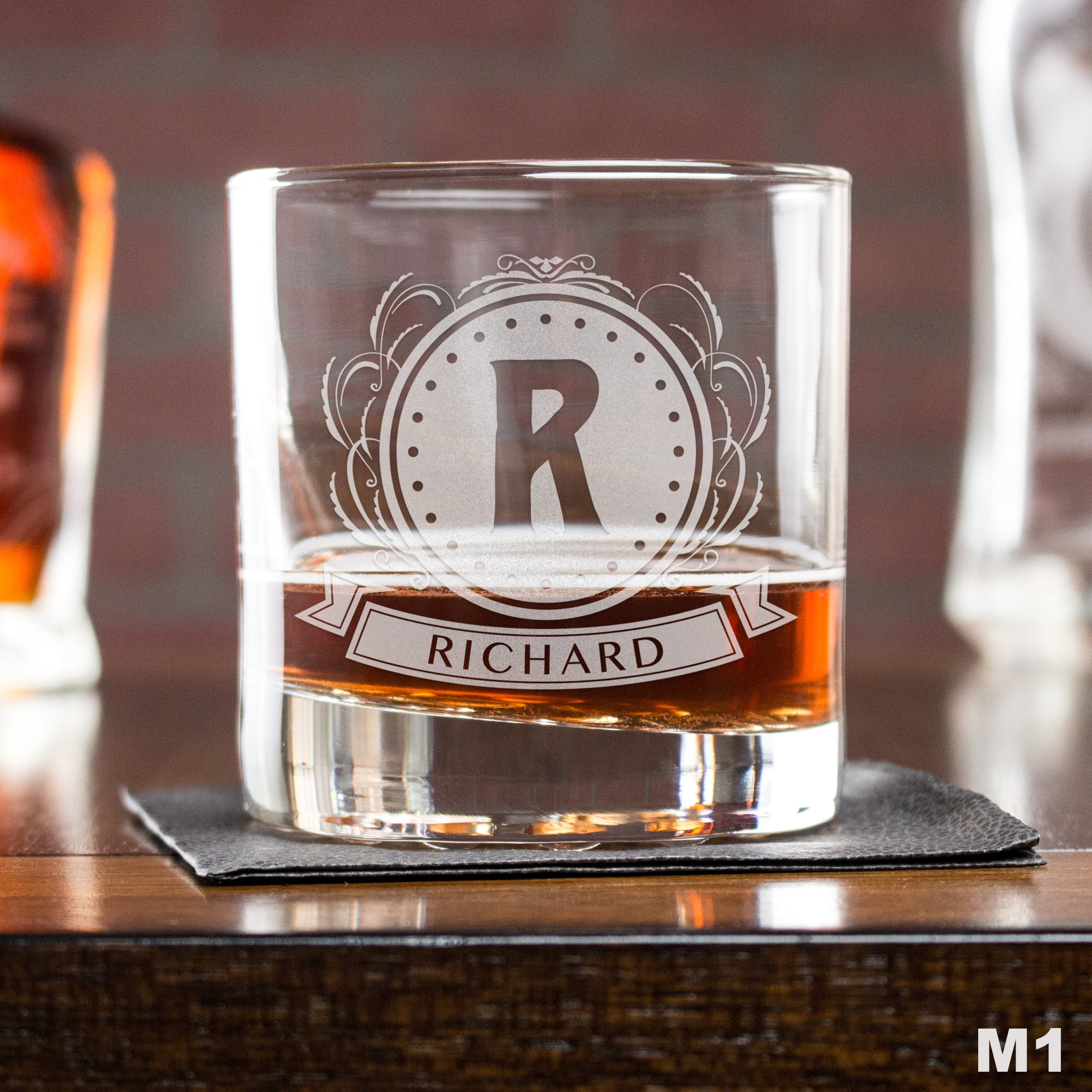 Engraved Whiskey Glasses Monogram – Design: M1